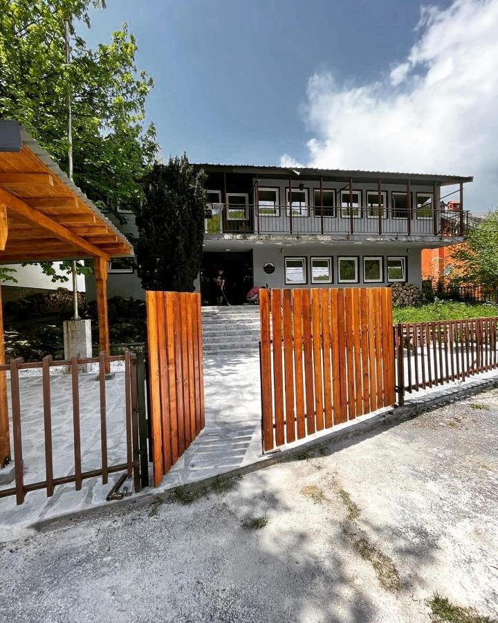 Vertical Hostel Mavrovo Esterno foto